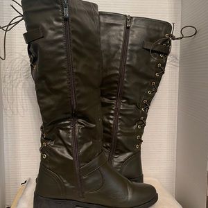 Women  Lounge Riding Boots are guaranteed authentic.